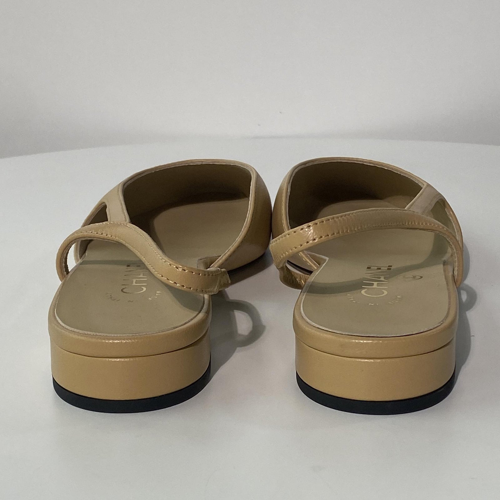 국내) 샤넬 투톤 플랫 슬링백 / 베이지 < 37 2개 >