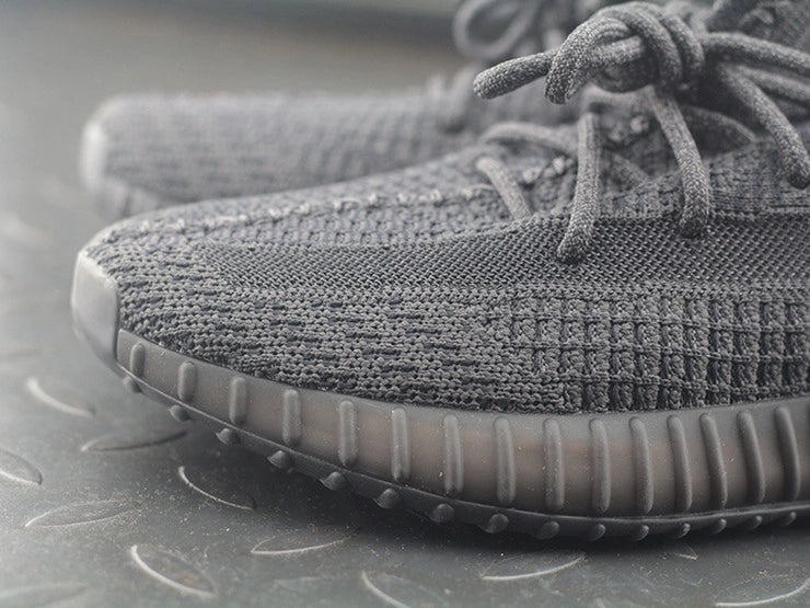 YEEZY 350 V2 블랙