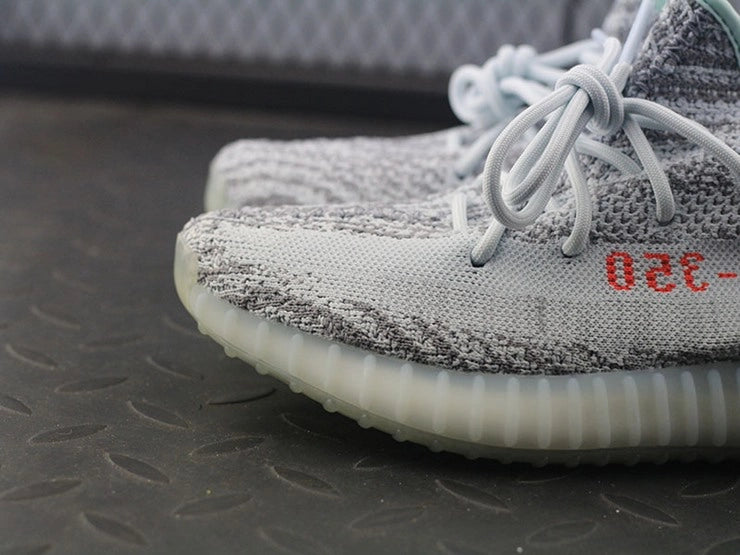 YEEZY 350 V2 블루 틴트
