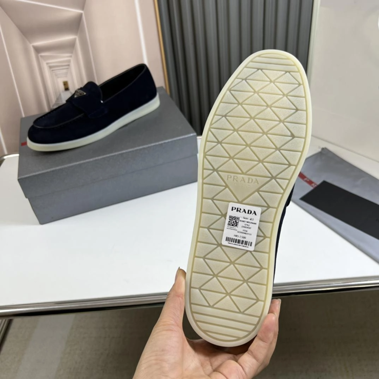 프라다 스웨이드 로퍼