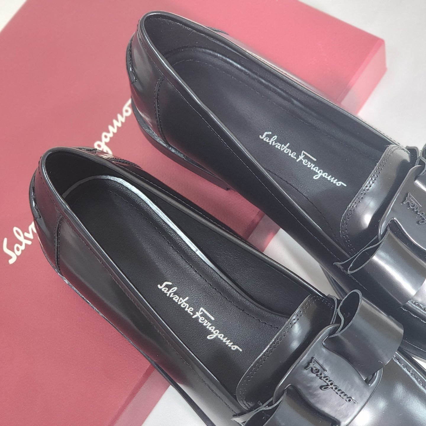 국내) 페레가모 비바 로퍼 / 블랙 37