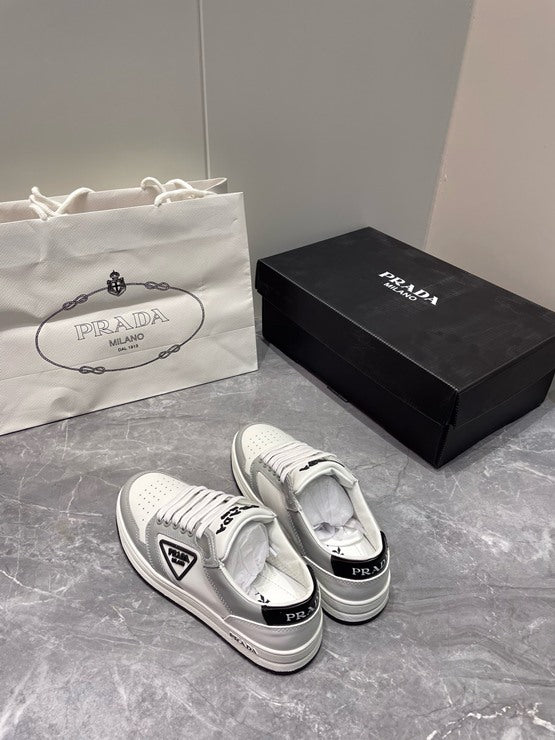 프라다 디스트릭트 스니커즈