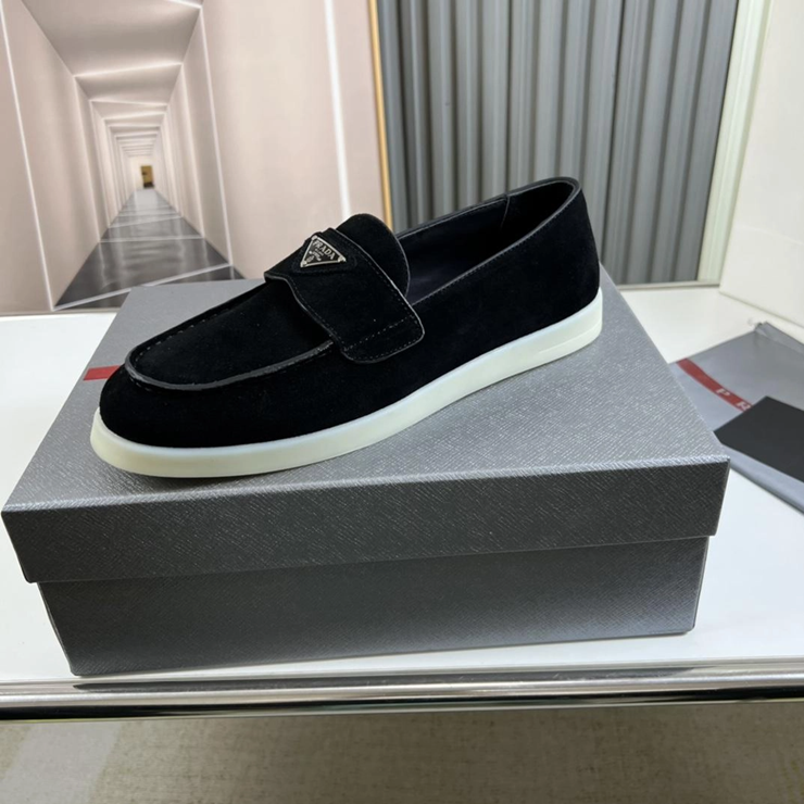 프라다 스웨이드 로퍼