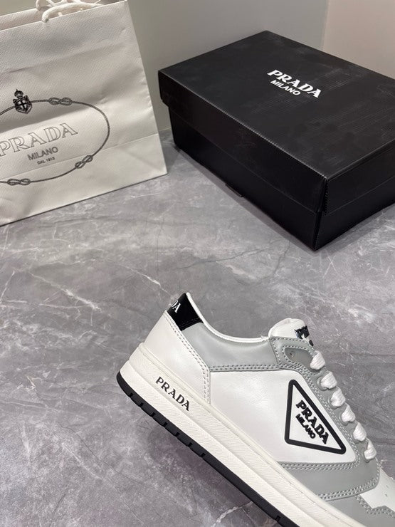 프라다 디스트릭트 스니커즈