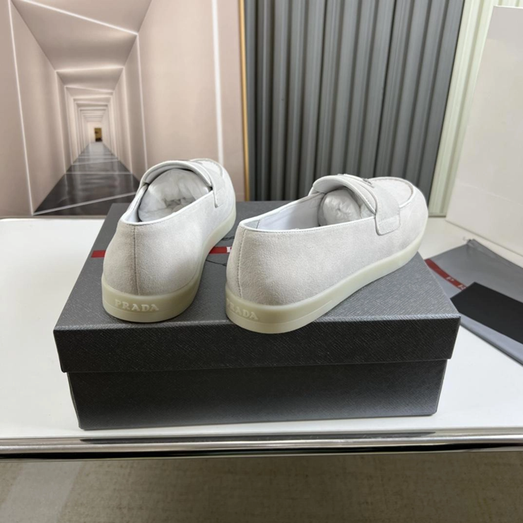 프라다 스웨이드 로퍼