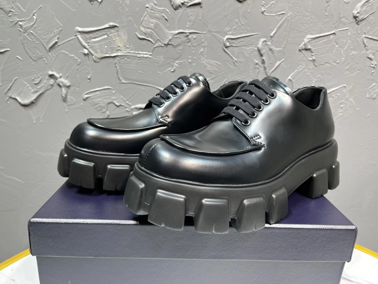 프라다 모놀리스 브러시드 레이스업 슈즈