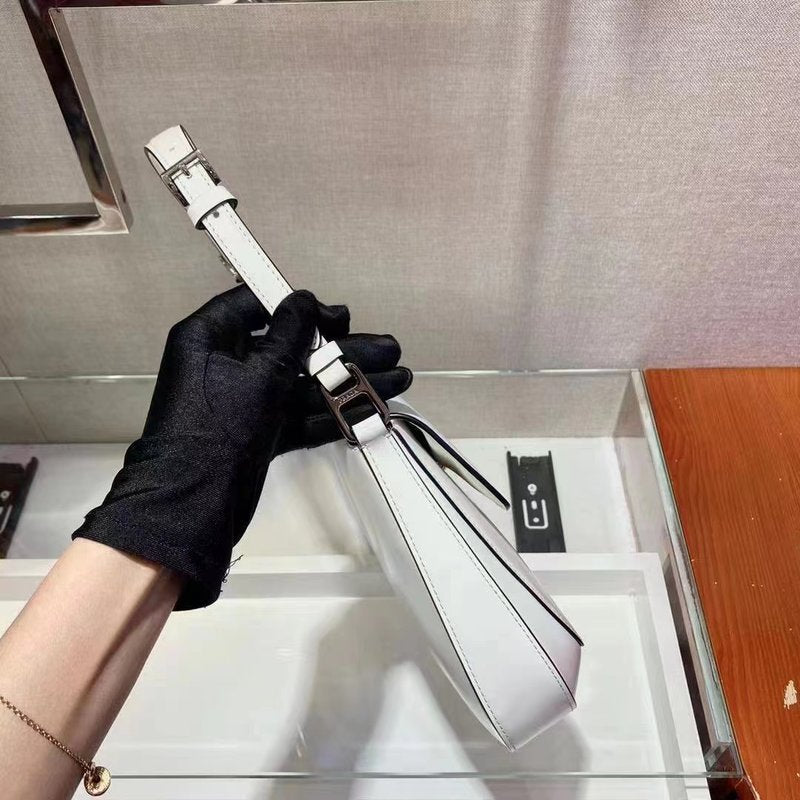 프라다 클레오 브러시드 플랩