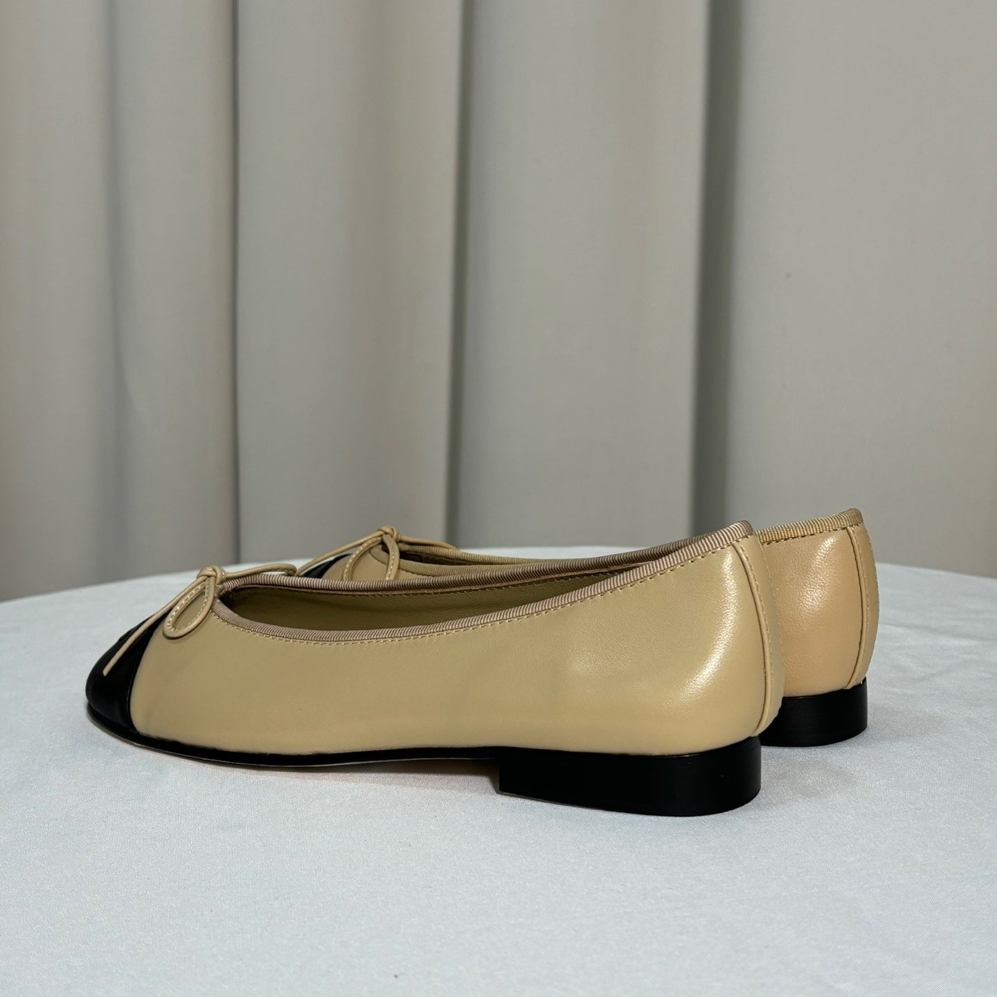 국내) 다른공장) 샤넬 투톤 발레리나 플랫 / 베이지 < 37 2개 >