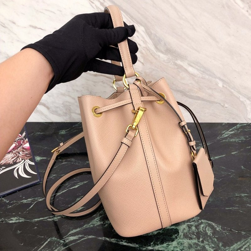 프라다 사피아노 버킷백