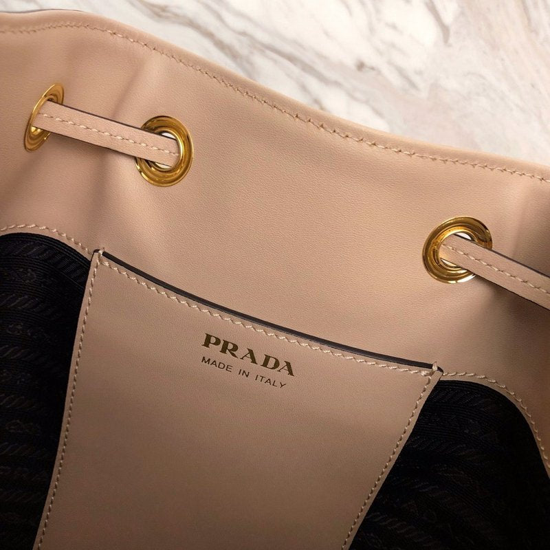 프라다 사피아노 버킷백