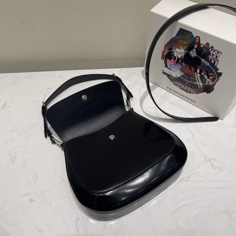 프라다 클레오 브러시드 플랩