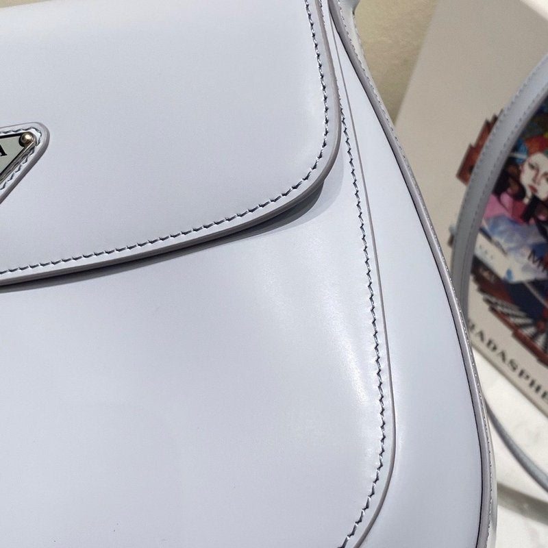 프라다 클레오 브러시드 플랩