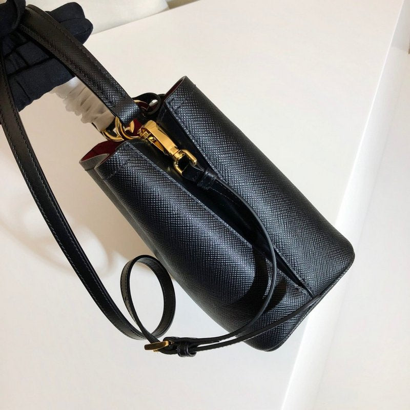 프라다 사피아노 두블레 스몰