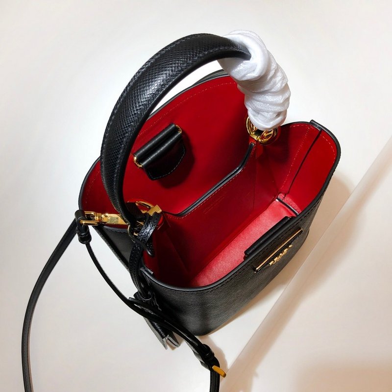 프라다 사피아노 두블레 스몰