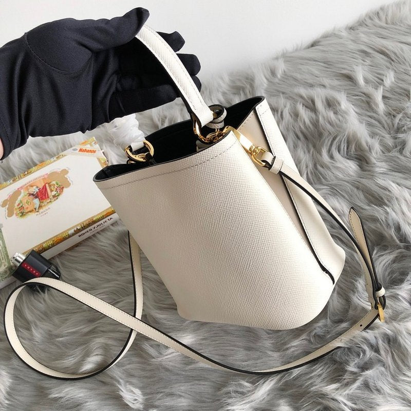 프라다 사피아노 두블레 스몰