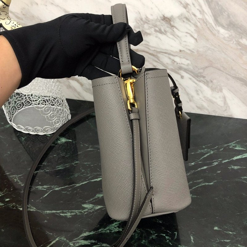 프라다 사피아노 두블레 스몰