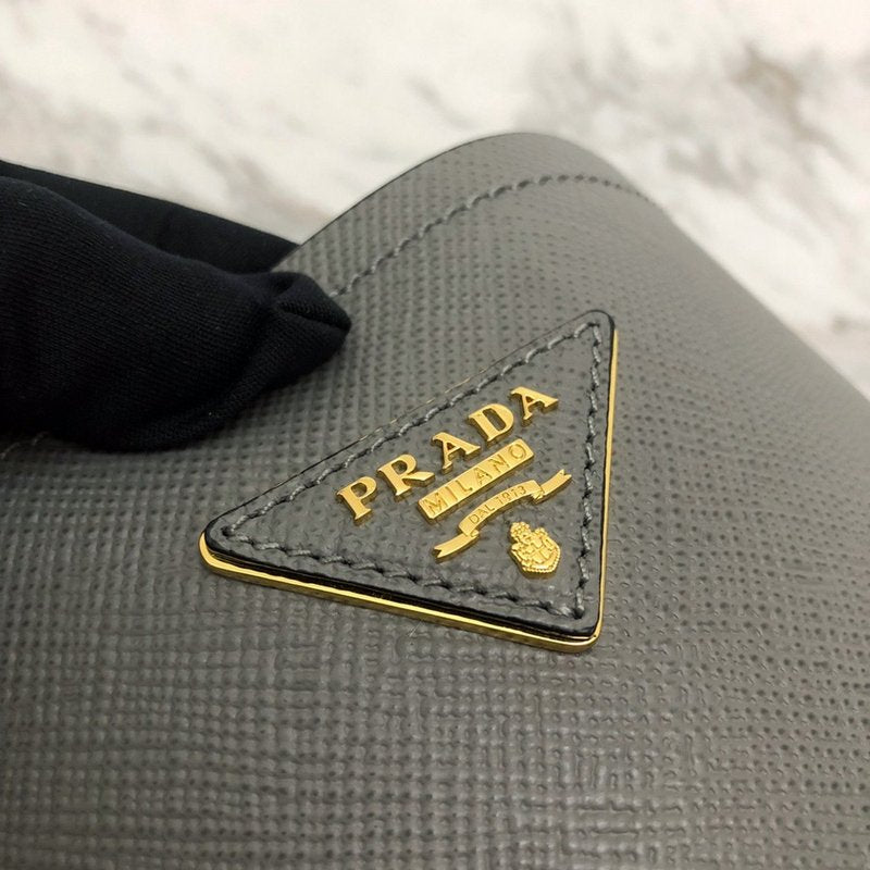 프라다 사피아노 두블레 스몰