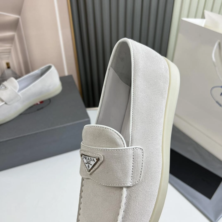 프라다 스웨이드 로퍼