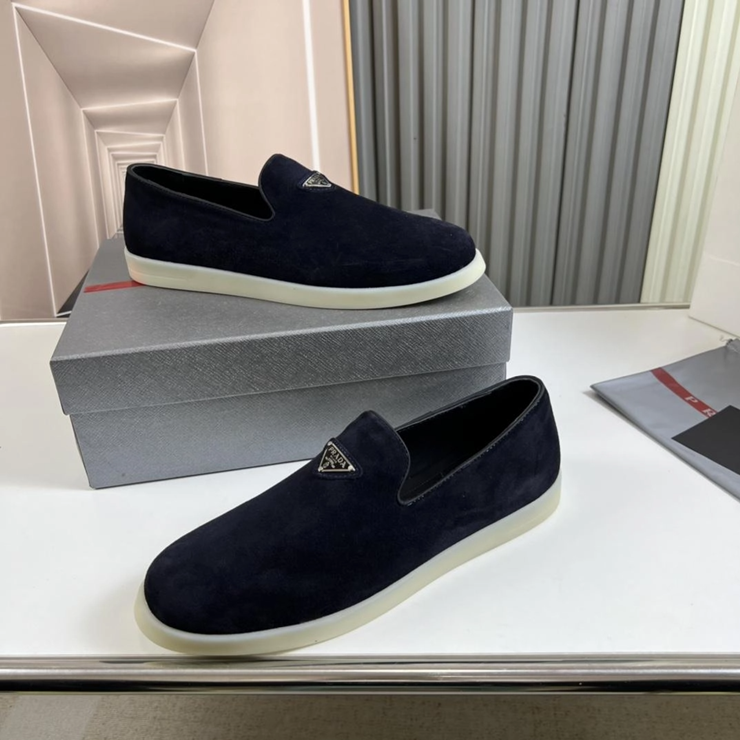 프라다 스웨이드 슬립온 로퍼