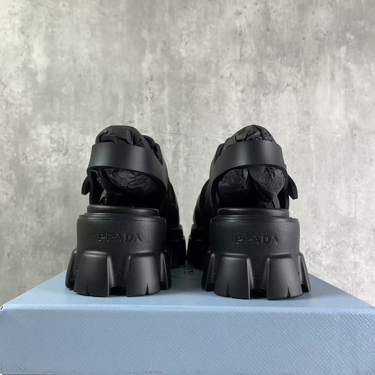 국내) 프라다 러버 모놀리스 샌들 38