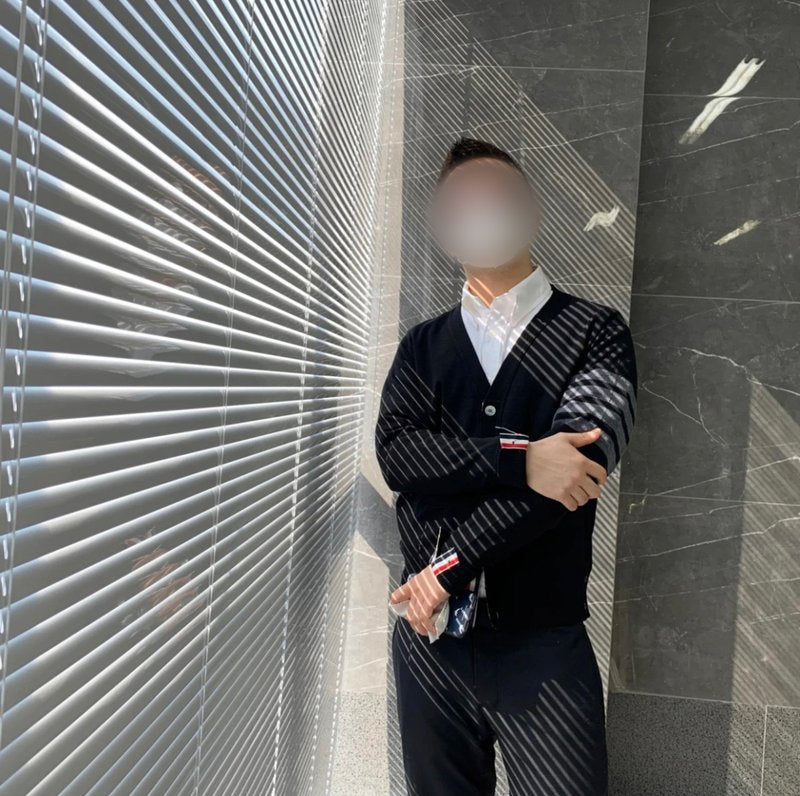 톰브라운 블랙완장 가디건