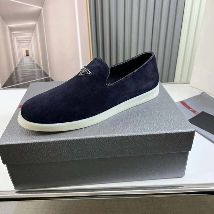 프라다 스웨이드 슬립온 로퍼