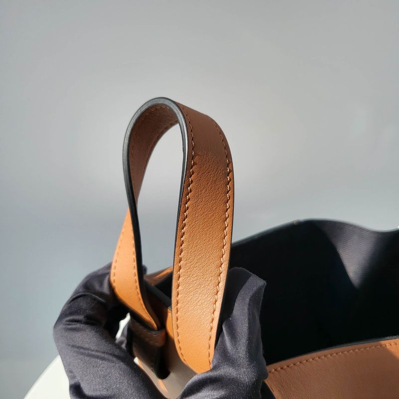 로에베 해먹백 스몰 - 그레인/카프스킨 (지퍼)