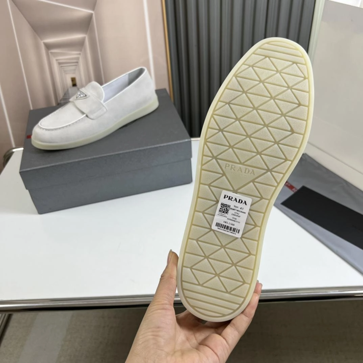 프라다 스웨이드 로퍼