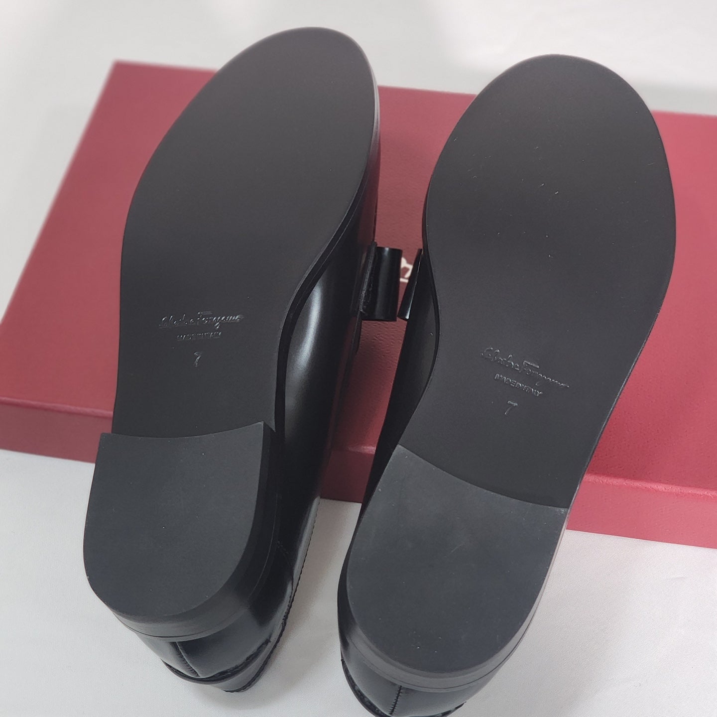 국내) 페레가모 비바 로퍼 / 블랙 37