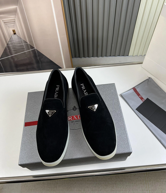 프라다 스웨이드 슬립온 로퍼