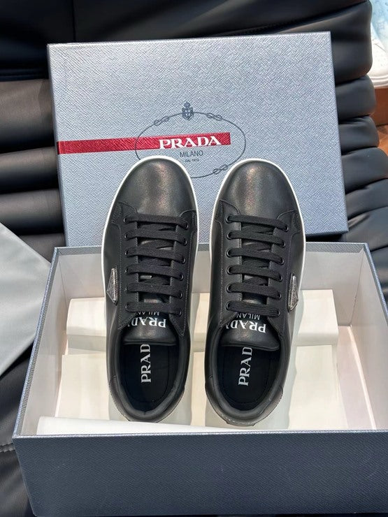 프라다 삼각로고 스니커즈
