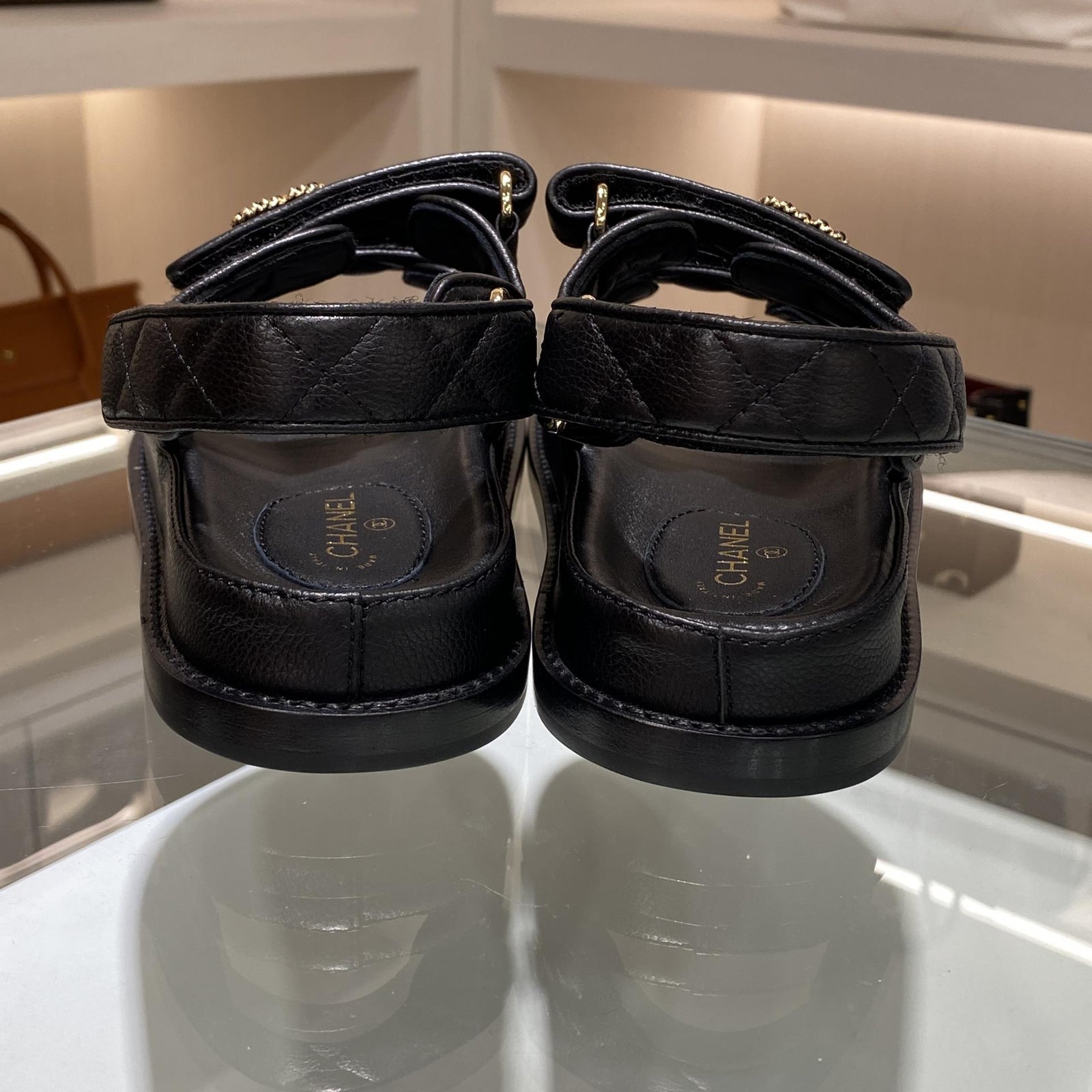 샤넬 크루즈 벨크로 가죽 샌들