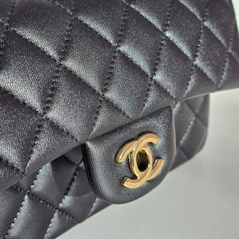 샤넬 클래식 플랩백 뉴미니