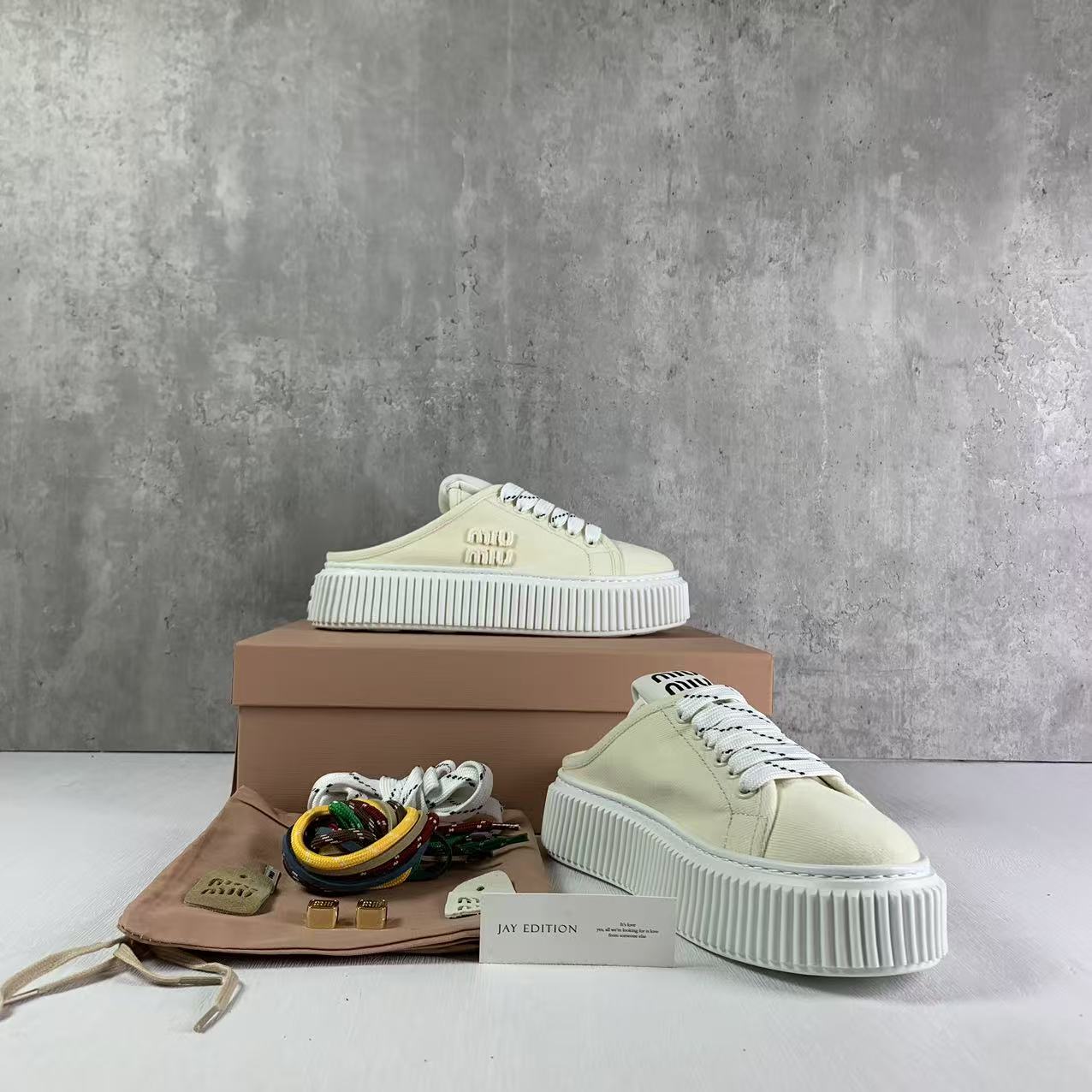 국내) 미우미우 데님 스니커즈 뮬 35