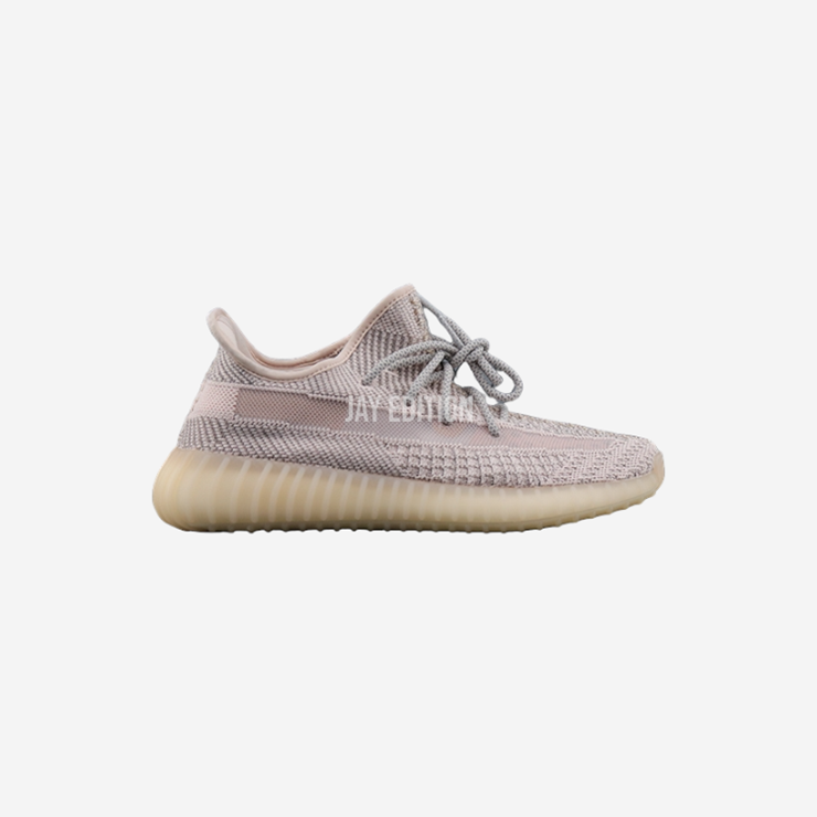 YEEZY 350 V2 신스 리플렉티브, 연한 로즈 핑크 컬러와 전체 반사사 소재가 어우러진 리플렉티브 에디션