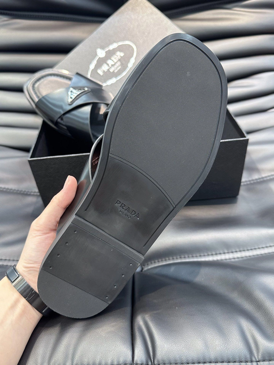 프라다 크로스 레더 블랙 샌들