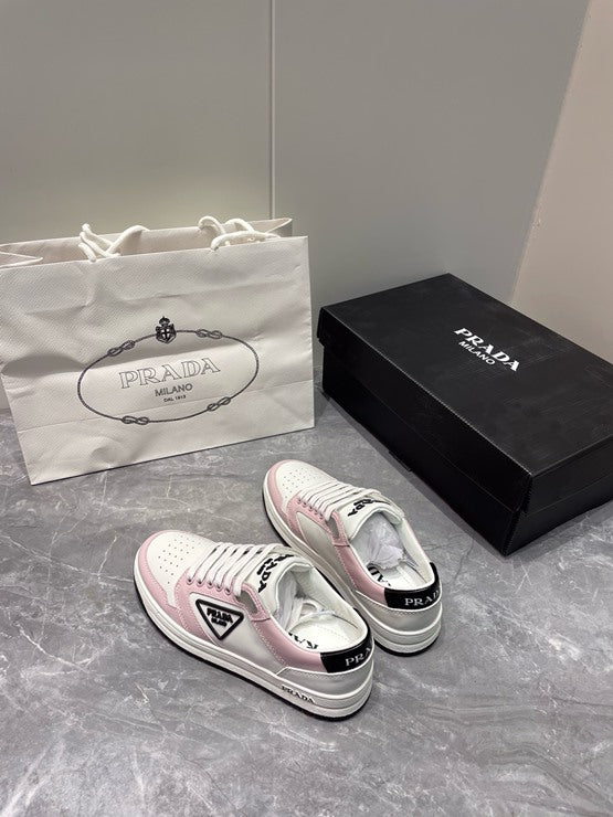 프라다 디스트릭트 스니커즈