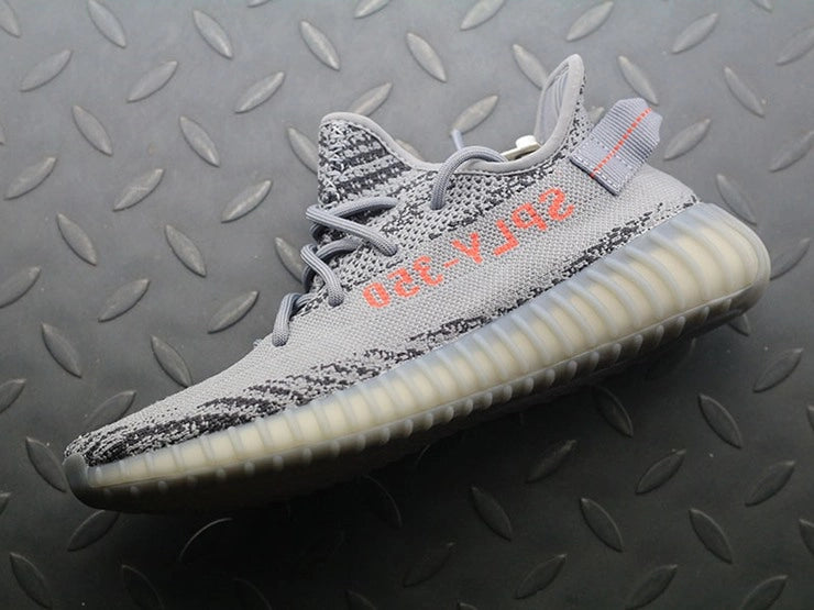 YEEZY 350 V2 벨루가