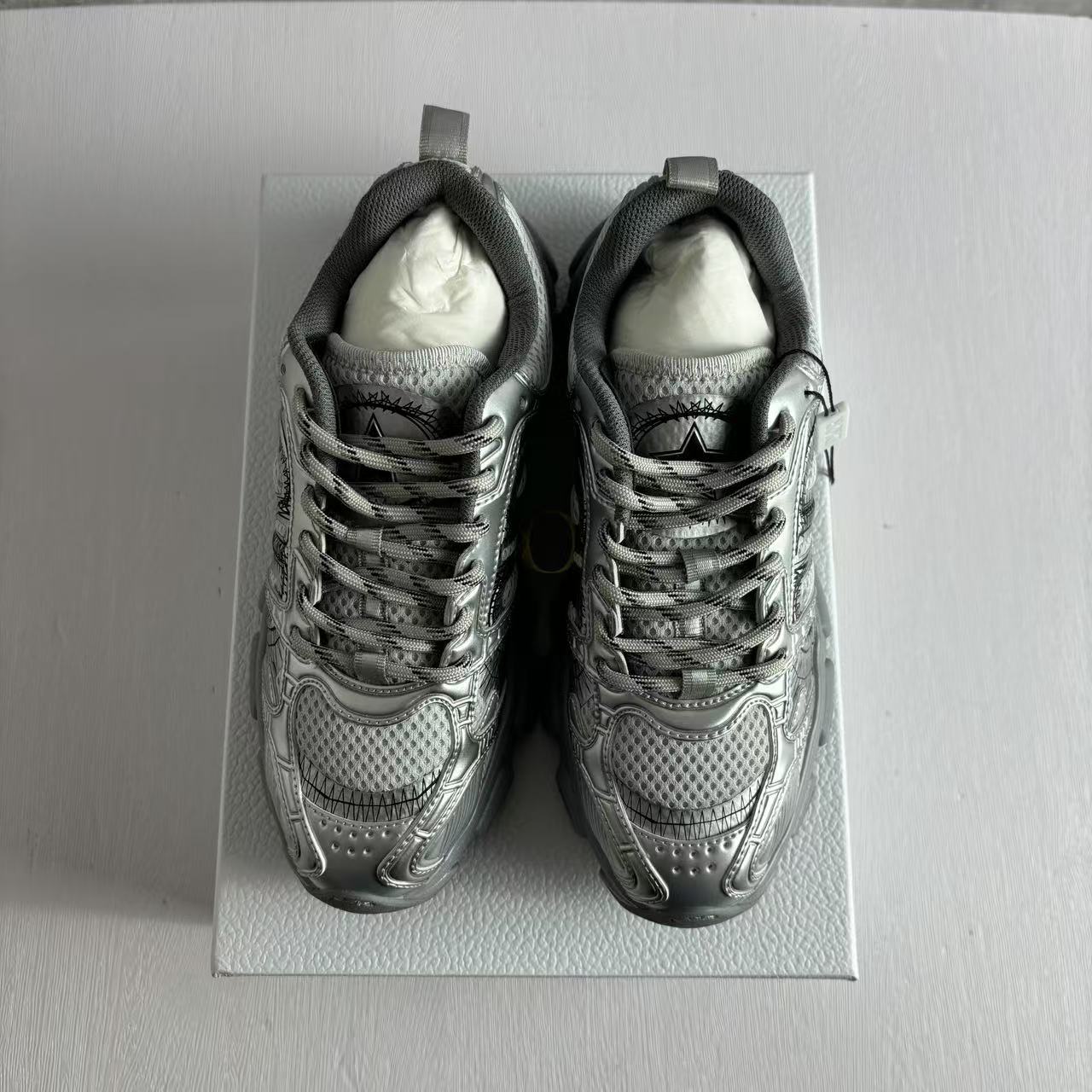 국내) 디올 크로노 스니커즈 / 실버  38