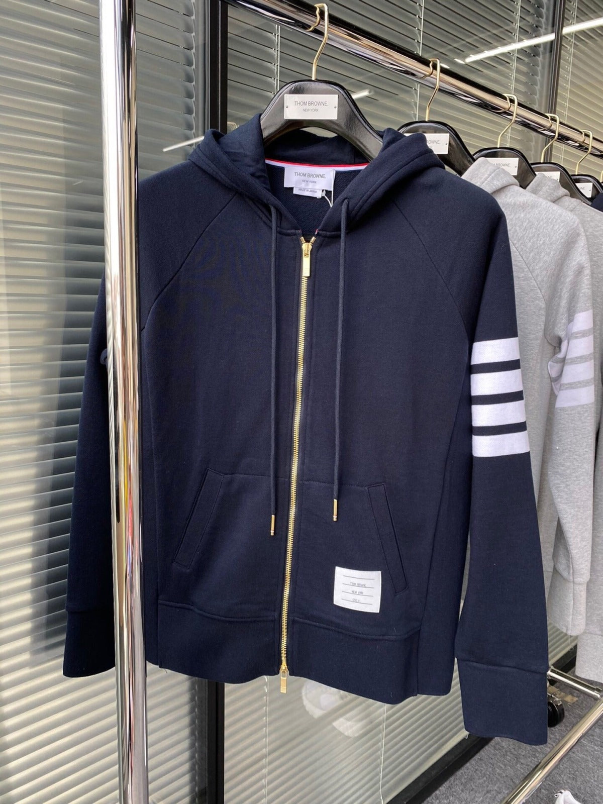 톰브라운 4선 클래식 후드 집업