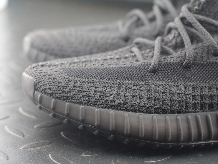YEEZY 350 V2 스태틱 블랙