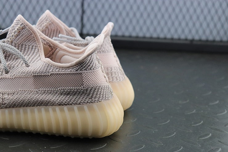 YEEZY 350 V2 신스 리플렉티브