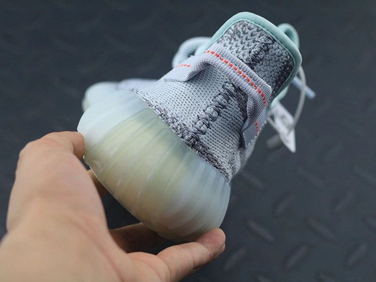 YEEZY 350 V2 블루 틴트