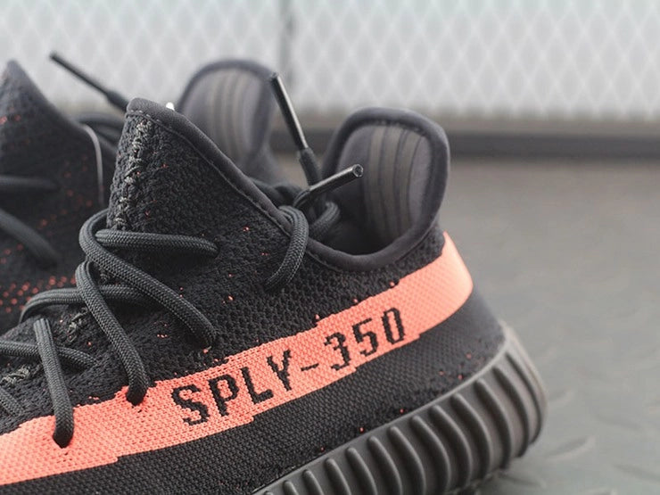 YEEZY 350 V2 레드