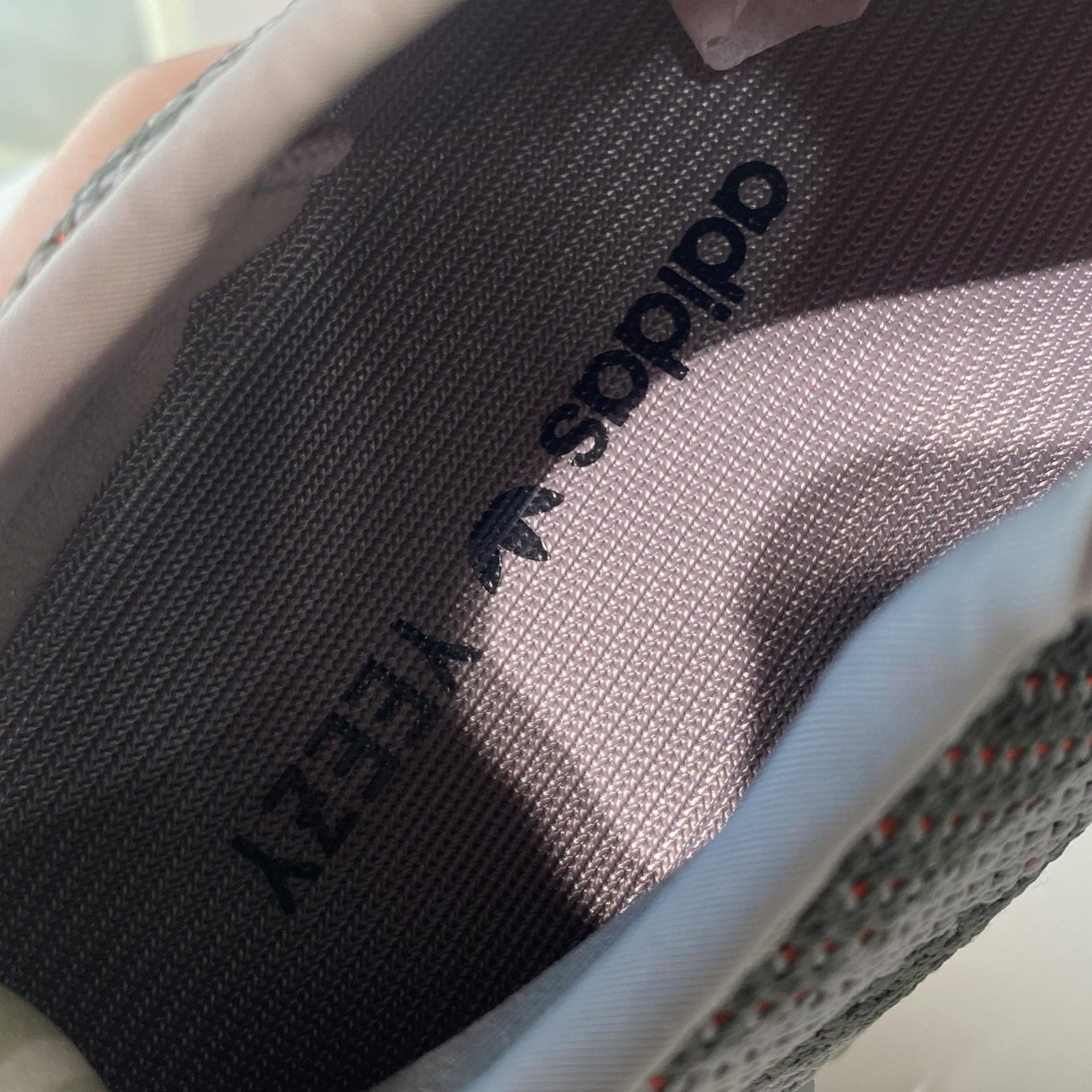 국내) YEEZY 350 V2 벨루가 솔라레드 리플렉티브 / 265사이즈