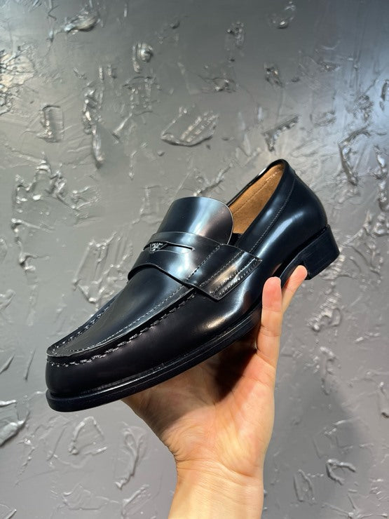 프라다 브러시드 가죽 로퍼