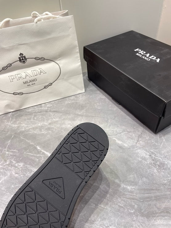 프라다 디스트릭트 스니커즈