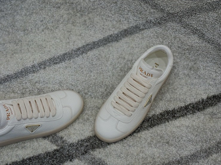 프라다 레인 사슴 가죽 스니커즈