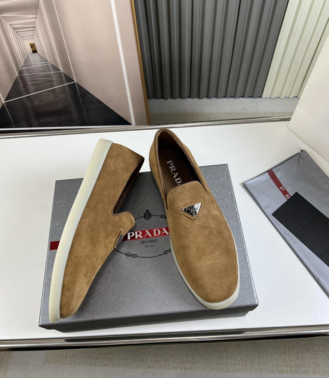 프라다 스웨이드 슬립온 로퍼