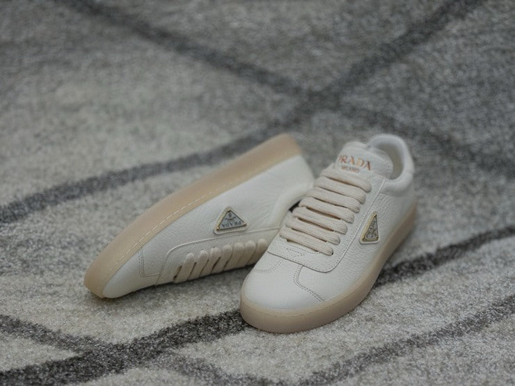 프라다 레인 사슴 가죽 스니커즈